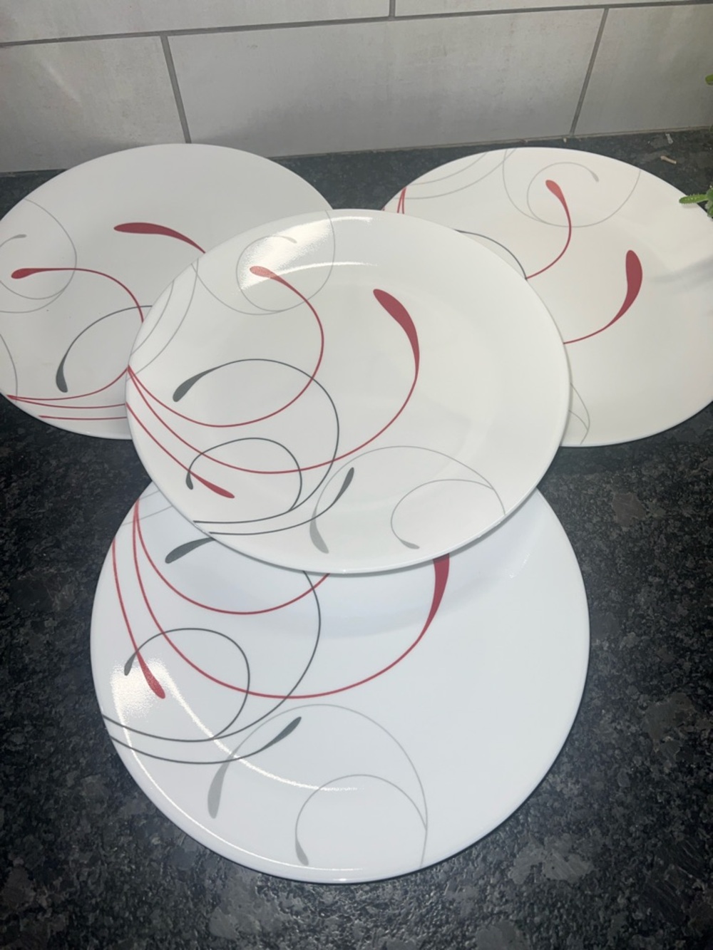 Set of 4 10” Corelle dinner plates. SPLENDOR. Like new. Red and Gray swirls